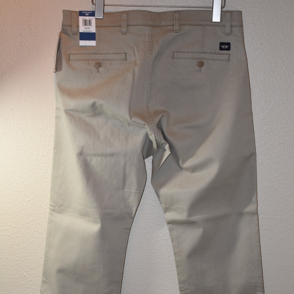 NWT Dockers Straight Fit Signature Khakis - Picture 2 of 10